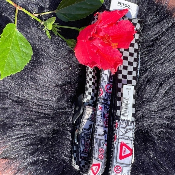 PETCO 2 In 1 Reversible Street Sign Print Dog Collar & Leash Set - Picture 6 of 9